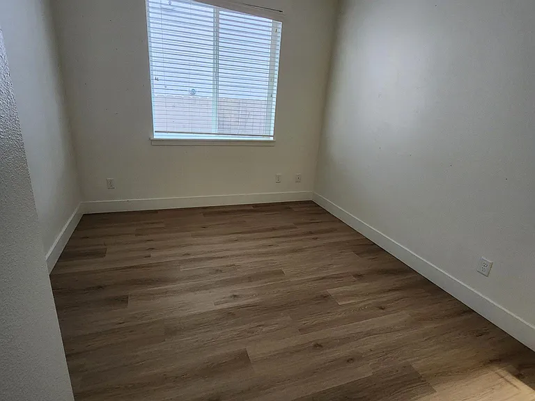 NE 102nd St — Photo 12