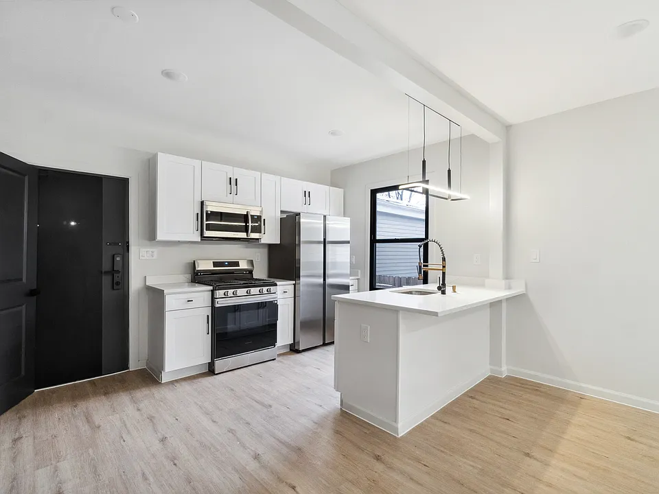 124-128 Putnam St #1