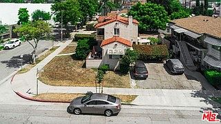 4th image of 330 Langley St