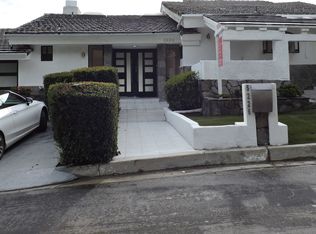 5226 Medina Rd, Woodland Hills, CA 91364