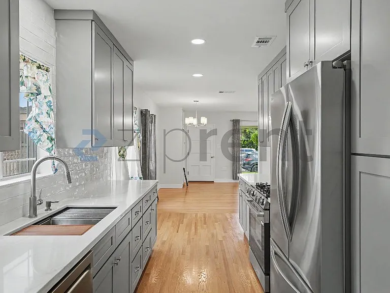 7343 Cloverlawn Dr — Photo 13