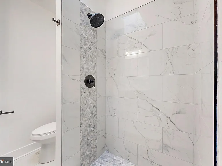 2320 W Lexington St — Photo 26