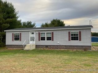 17 Oosoola St, Norridgewock, ME 04957