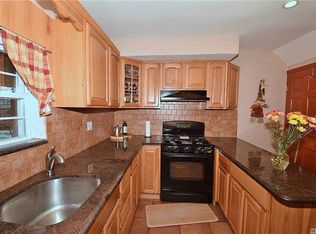 4313 249th St #3, Little Neck, NY 11363