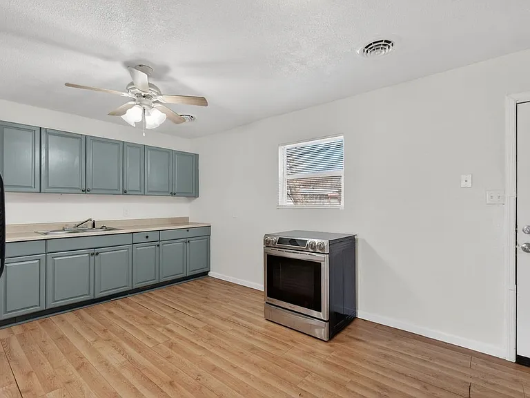 811 Saint Thomas Ln — Photo 14