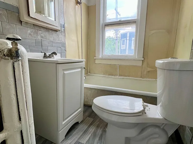 Clifton Ave 1001 — Photo 22