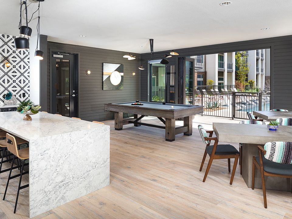 Pool Lounge