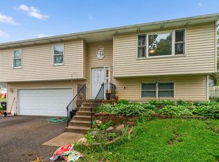 411 N Crestwood Ave, Lakemoor, IL 60051