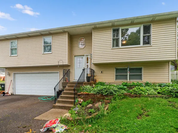 411 N Crestwood Ave, Lakemoor, IL 60051