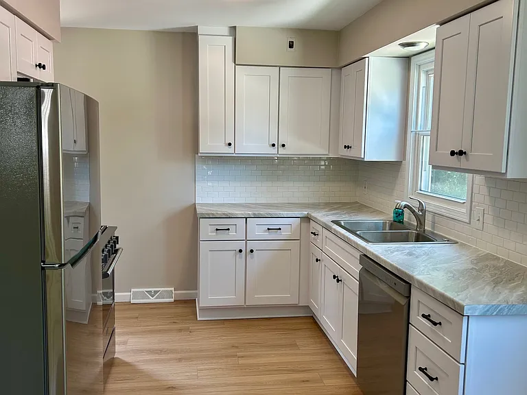 Kitchen/ dishwasher side