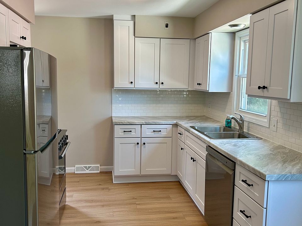 Kitchen/ dishwasher side