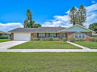 1113 Derian Pl, Nokomis, FL 34275