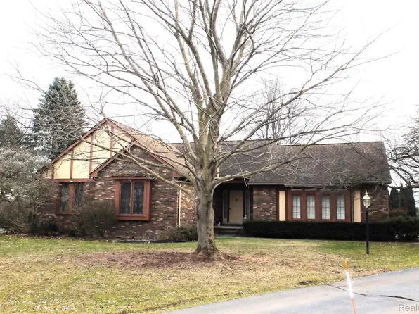 6469 Woodcrest Rdg, Clarkston, MI 48346