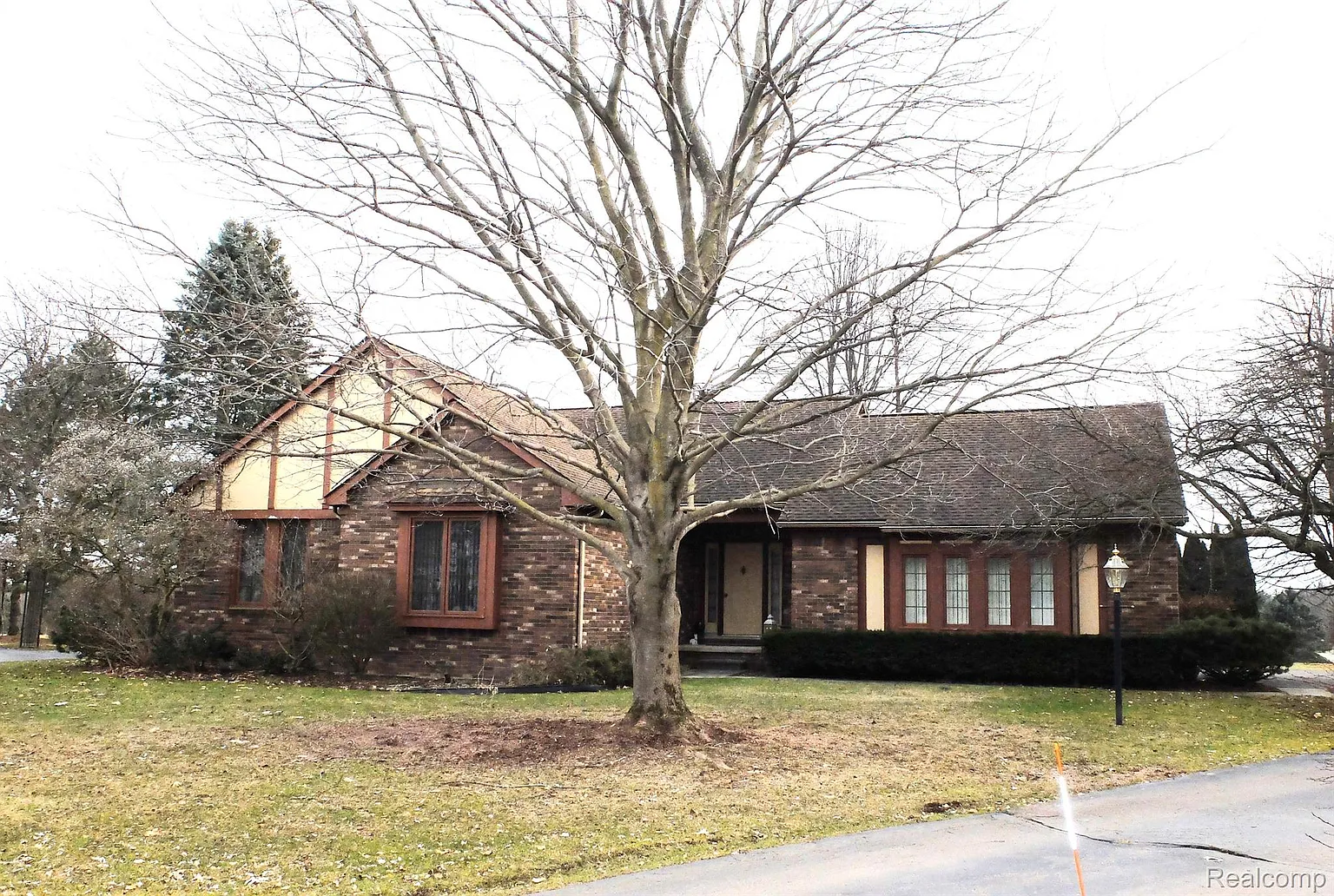 6469 Woodcrest Rdg photo 1