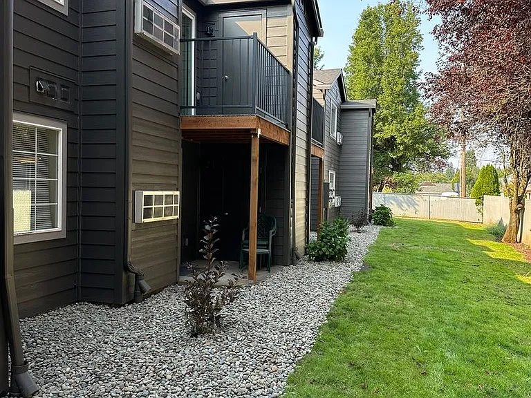 Regency Court — Photo 2