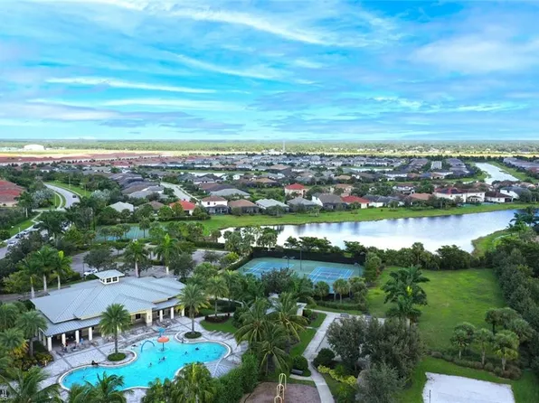 2068 Wellington ST, NAPLES, FL 34120