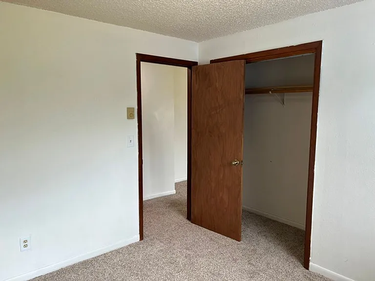 385 Dianne Ct — Photo 14
