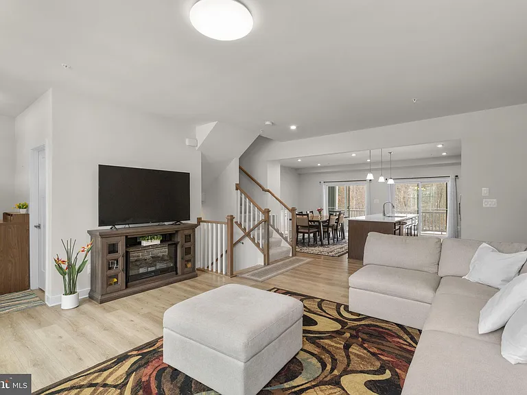 10706 Larkswood St — Photo 4