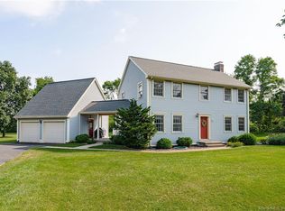 2 Lindsay Ln E, Broad Brook, CT 06016