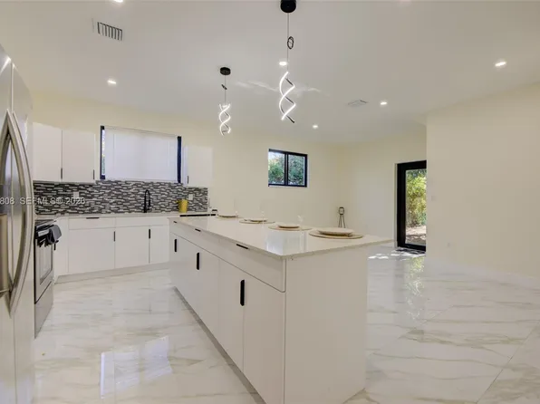 742 NW 70th St, Miami, FL 33150