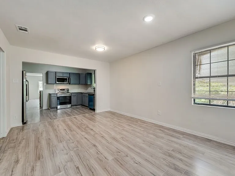 2704 Rosen Ave — Photo 4