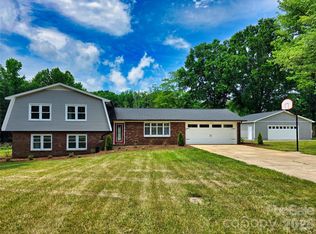 158 W Meadowview Dr, Statesville, NC 28625