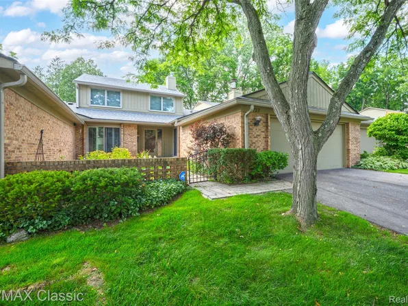 727 Arbor Ct, Bloomfield Hills, MI 48304