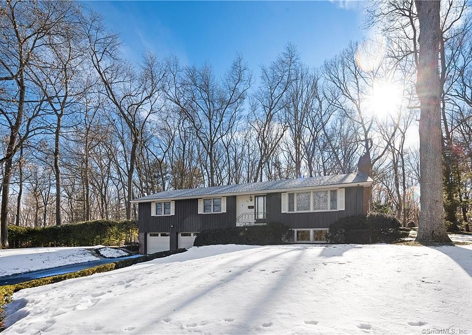 1st image of 132 Orchard Hill Dr