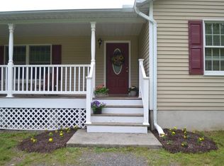 4052 Manor Dr, Stroudsburg, PA