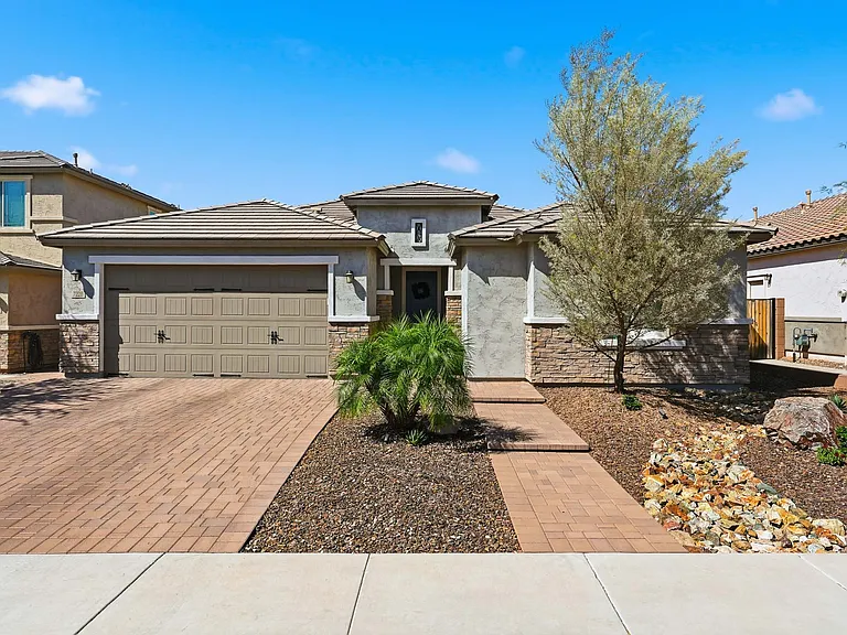 7228 W Tombstone Trl — Photo 2