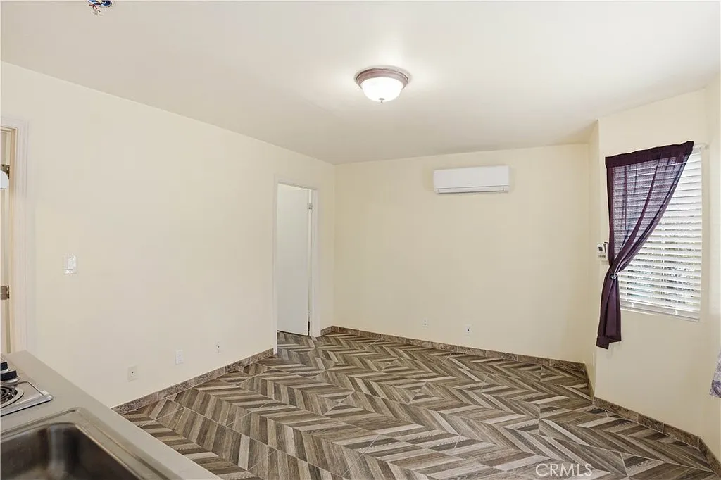 2 bed, 475 sqft, $2,200 — Photo 4