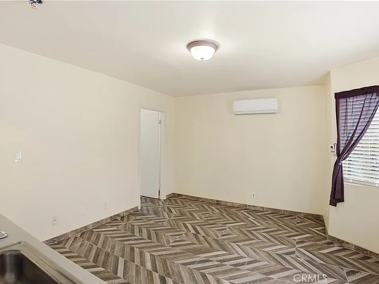 1581 W Chanticleer Rd #B — Photo 4