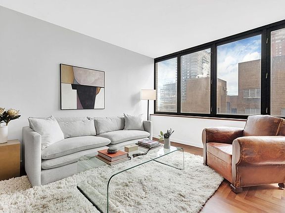 3rd image of 422 E 72nd St APT 20B