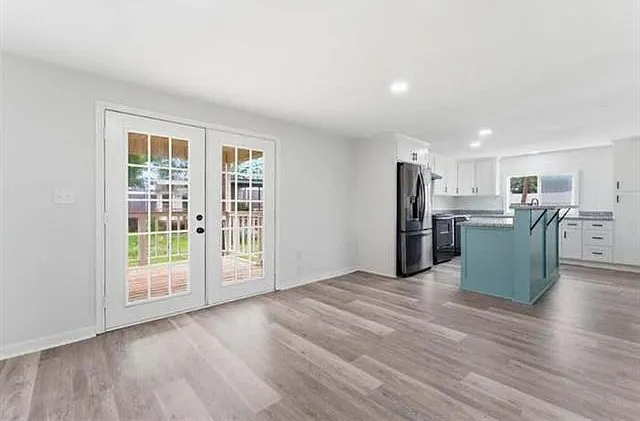2521 Jayson St — Photo 10