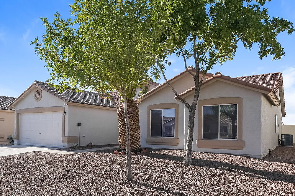 3 bed, 2.0 bath, 1666 sqft, $2,260 — Photo 3