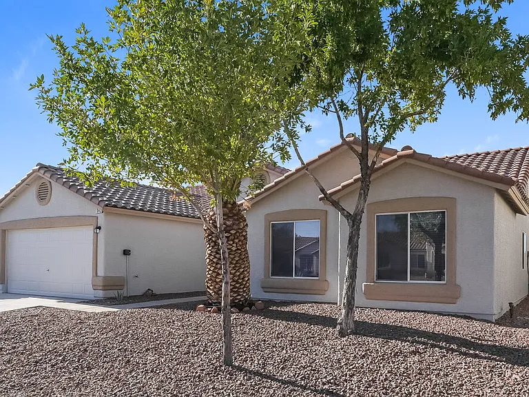 1042 Juniper Ridge Ave — Photo 3