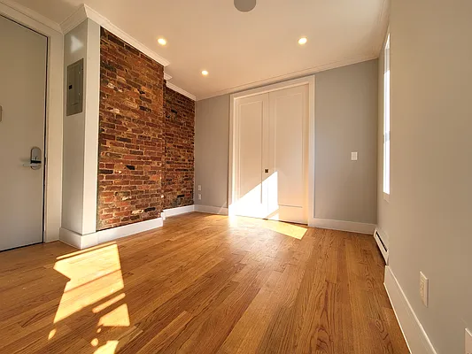 Rented by Compass | media 7