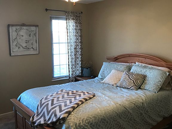 4th image of 1413 Holly Dr