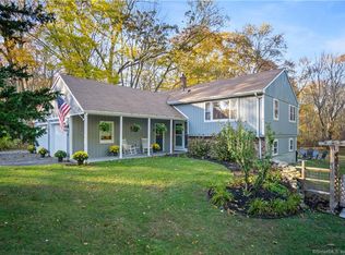 8 Woodview Dr, Ledyard, CT 06339