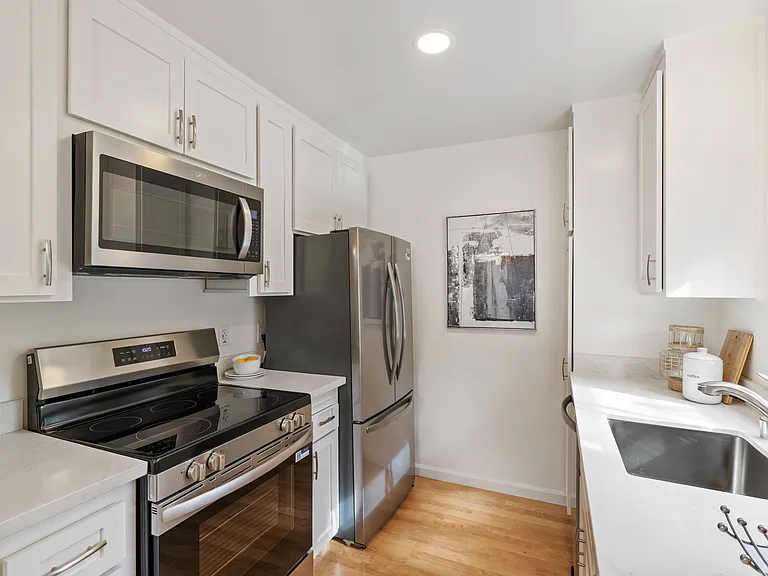905 W Middlefield Rd #917 — Photo 7