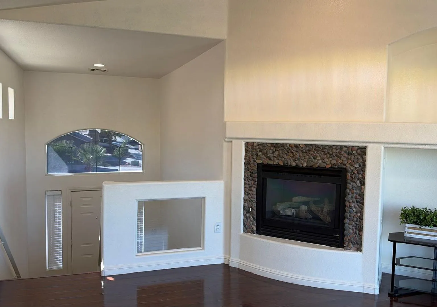 2 Bedroom Home with Private Pool, Include some Utilities — Photo 2