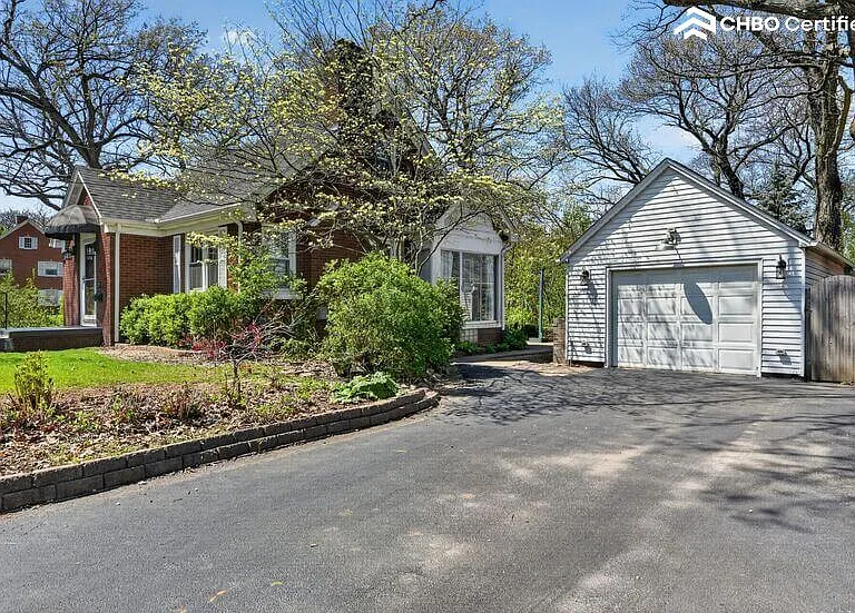 driveway/garage.