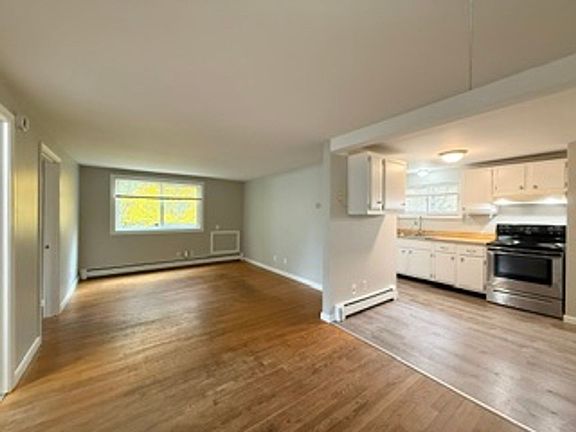 4th image of 61 Pleasant St #7