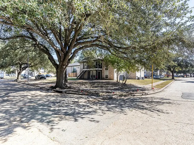 Greenbriar on the Bayou — Photo 4