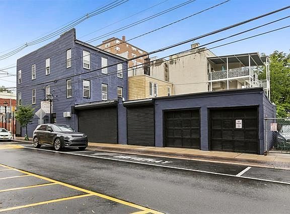 2nd image of 200 38th St