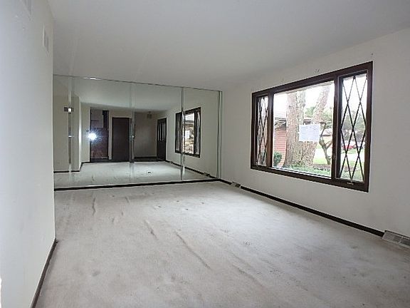 2nd image of 15607 Calumet Dr