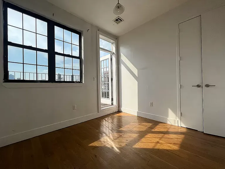 170 Suydam St #4B — Photo 11