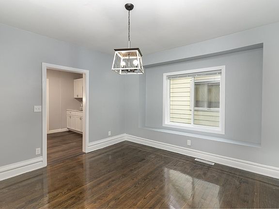 5th image of 937 Drackert St