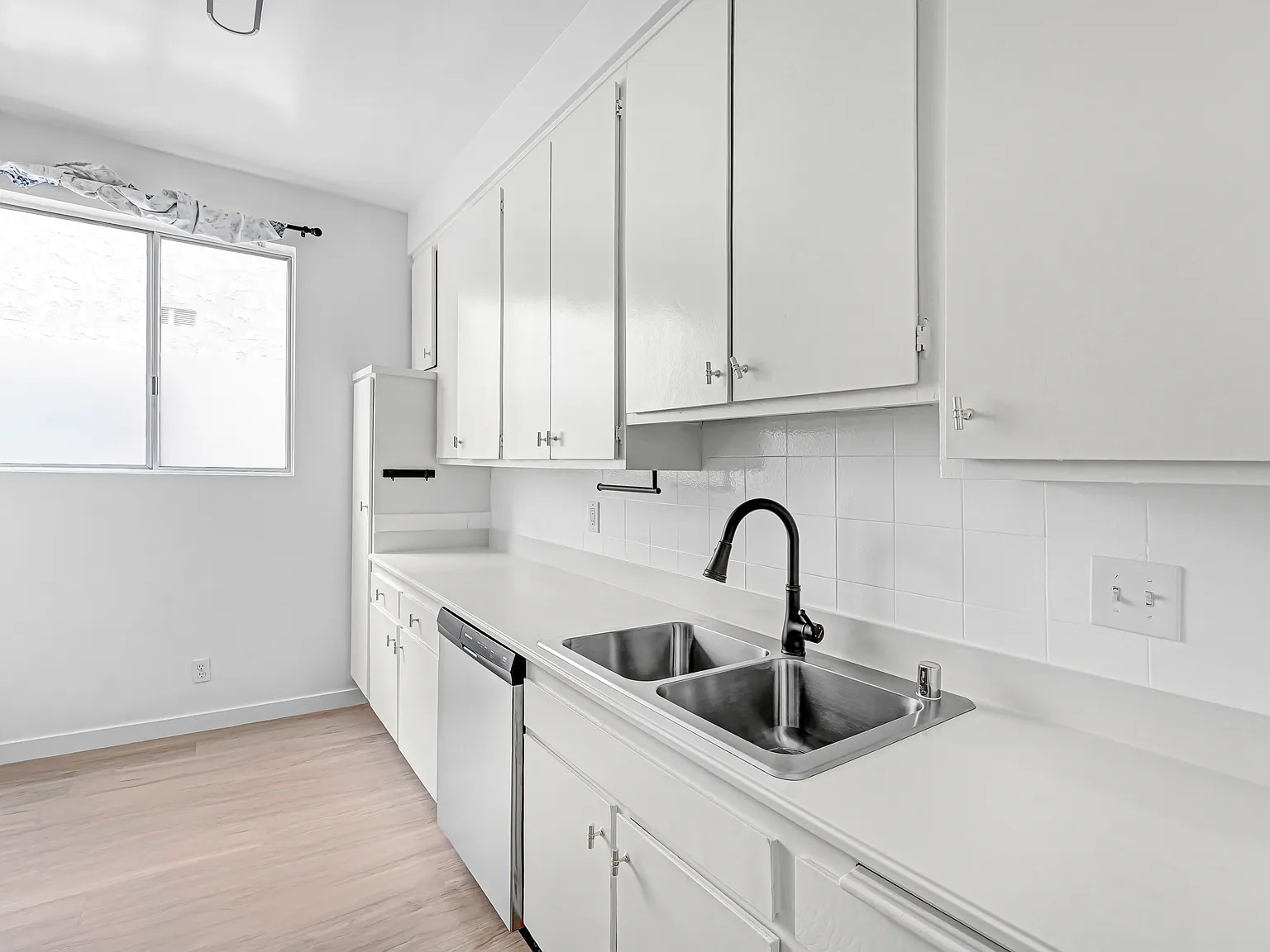 3 bed, 1356 sqft, $5,125 — Photo 4