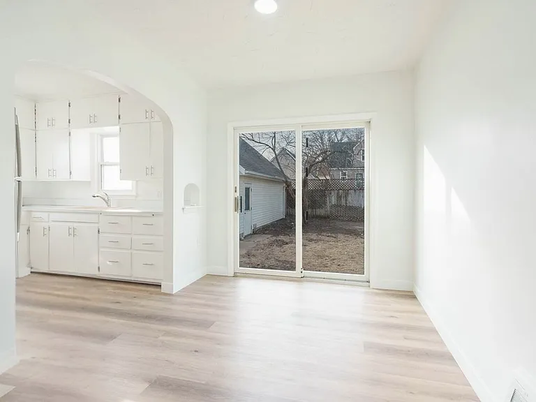 2303 Main St — Photo 6
